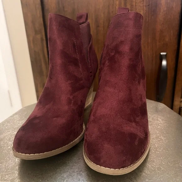 DV by Dolce Vita Burgundy Ankle Booties - Picture 6 of 12